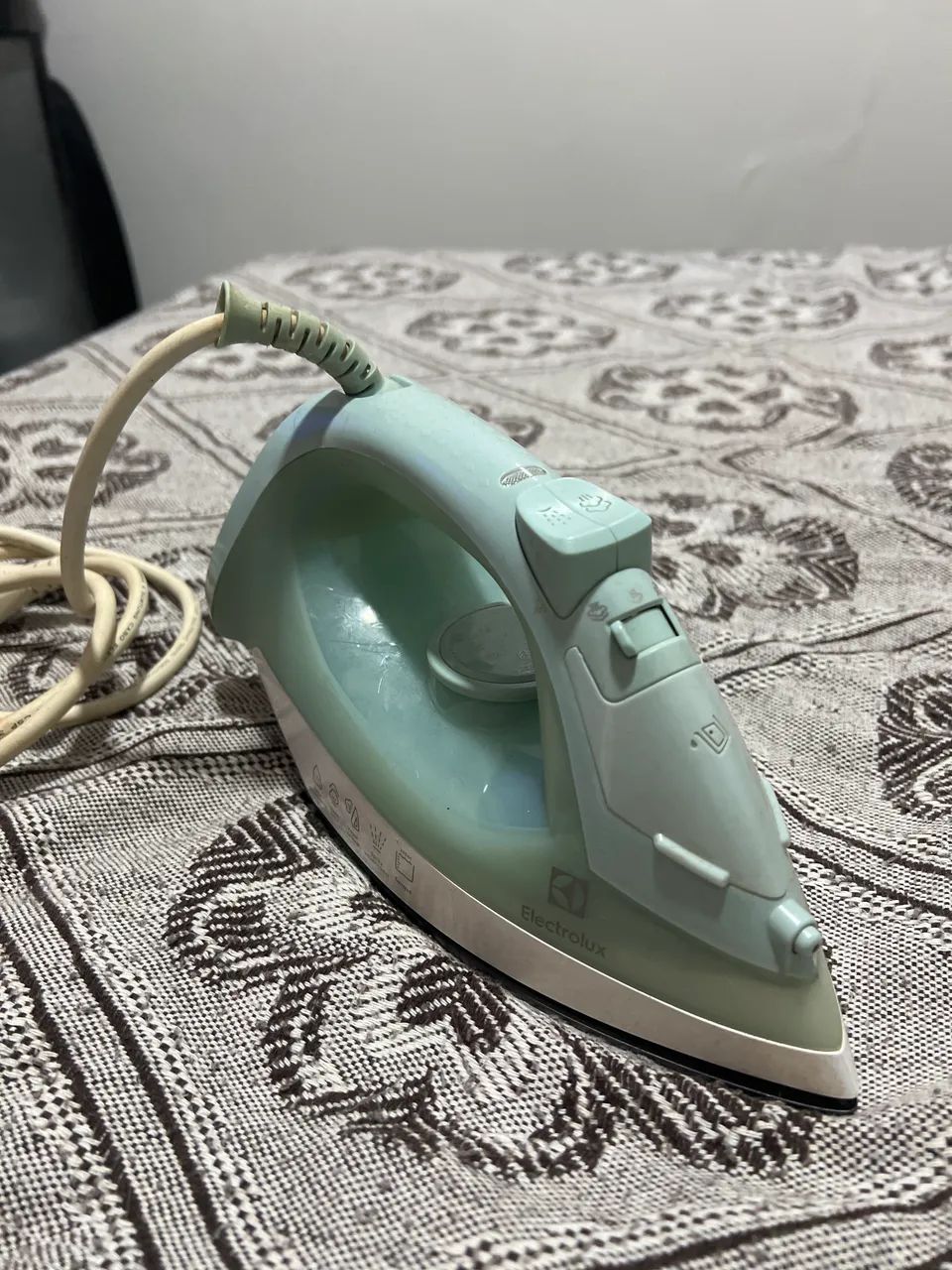 Ferro de passar Electrolux 127v