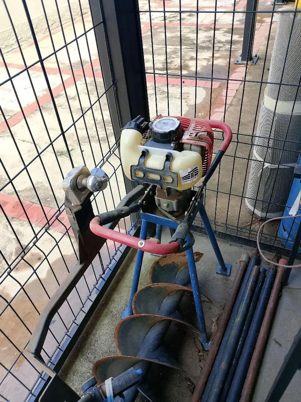 Trado motorizado a gasolina + brocas - Foto 2