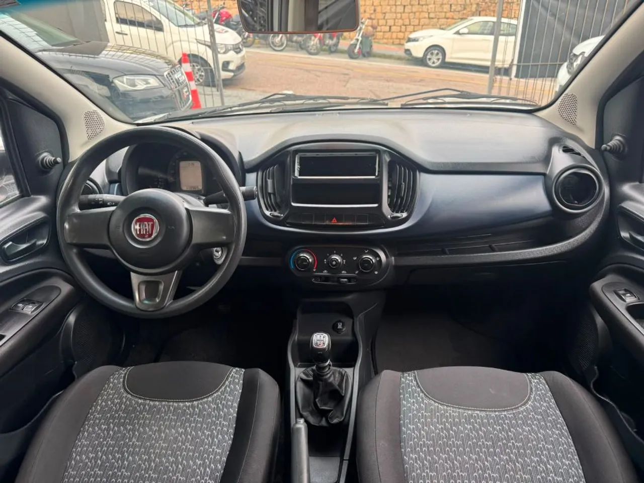 Fiat Uno Attractive 1.0 EVO Fire Flex 8V 5P 2021 - Foto 5