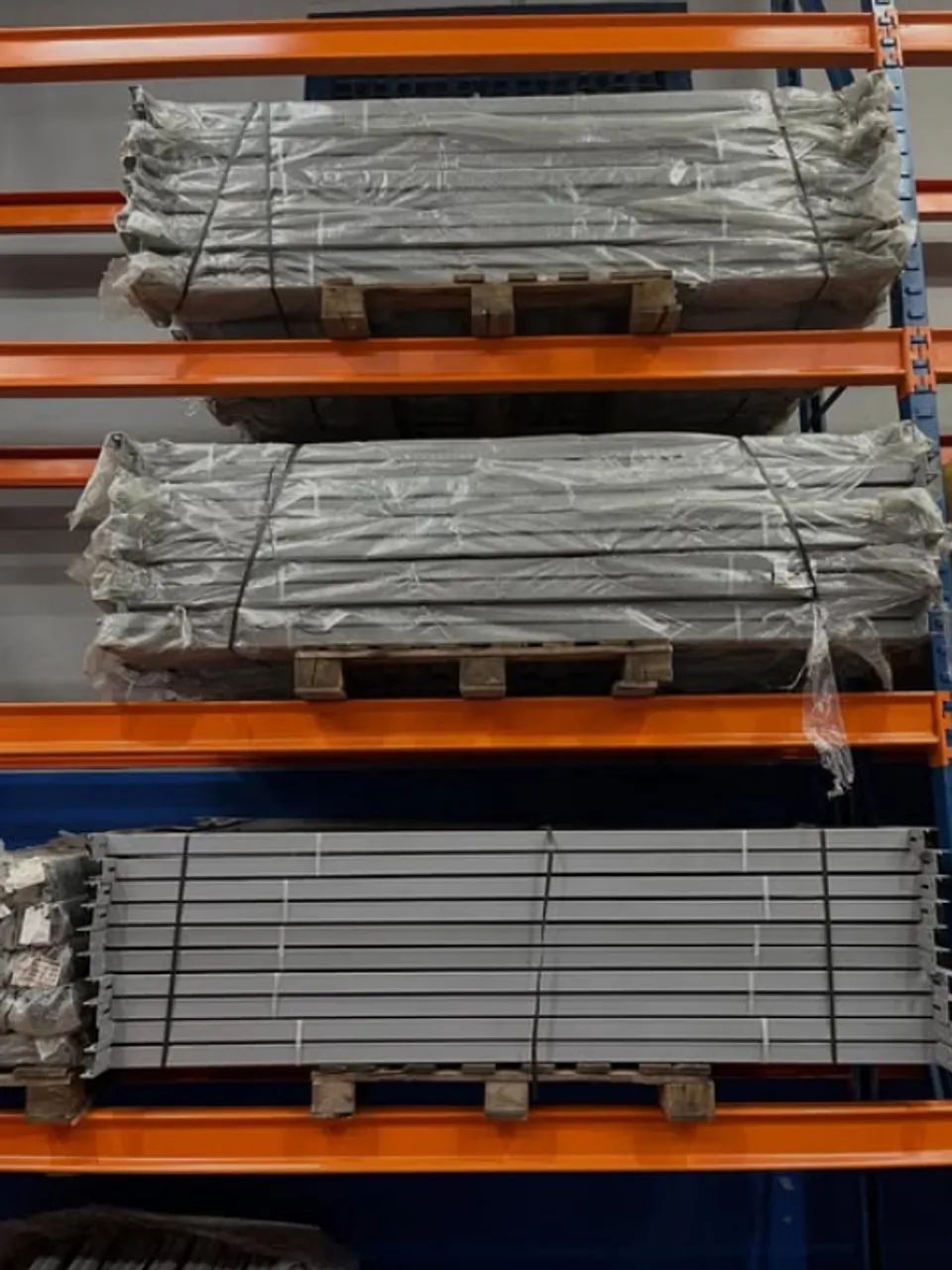 TEMOS PORTA PALETES E MINI PORTA PALETES EM GERAL