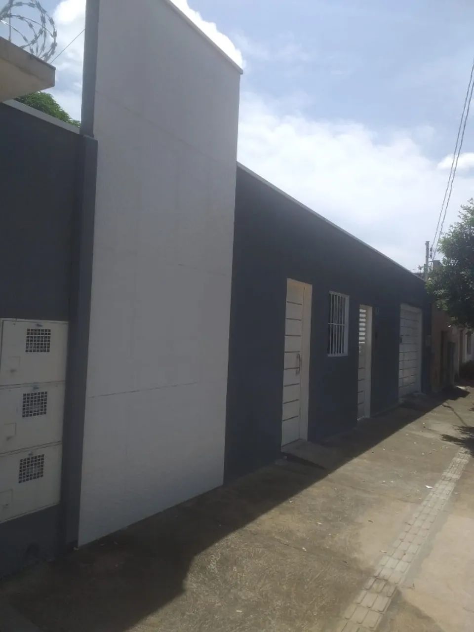 Aluga-se casa no centro