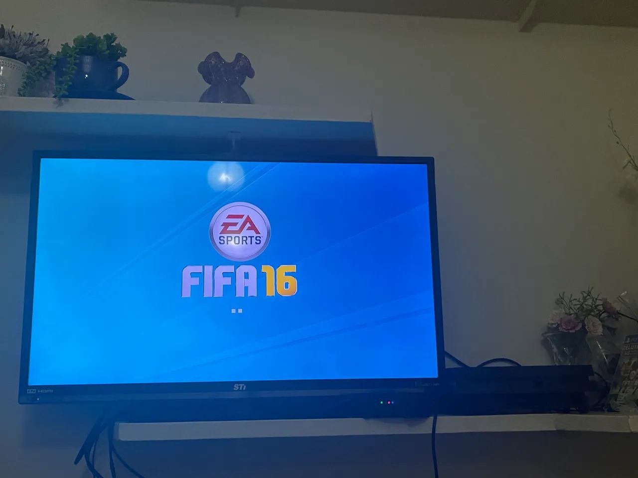 PS4 console com controle e 6 jogos - Foto 3
