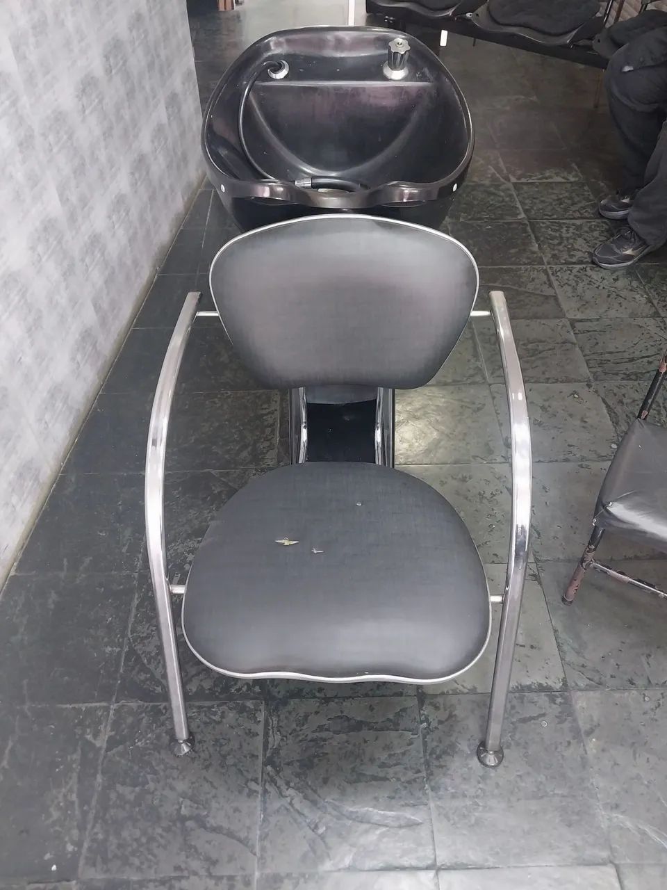 Vendo lavatorio para quem vai iniciar na profissão, estou aberto a propostas.