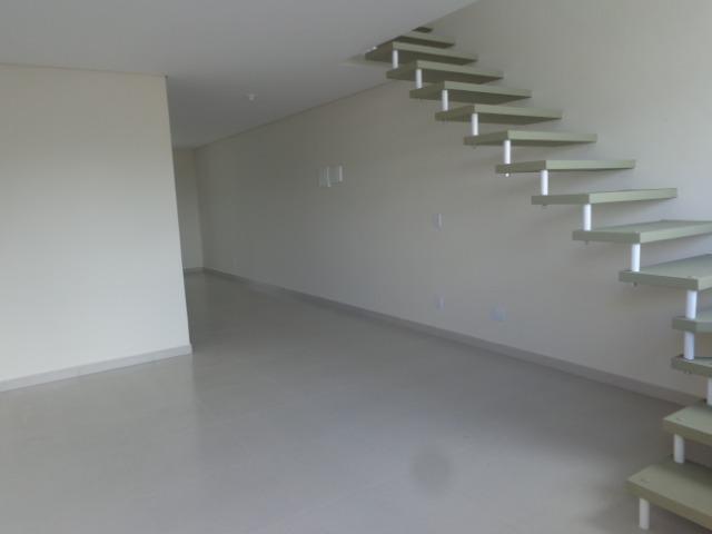 Lindo sobrado 3 quartos,1 suite, ótima localização escritura publica - Foto 7