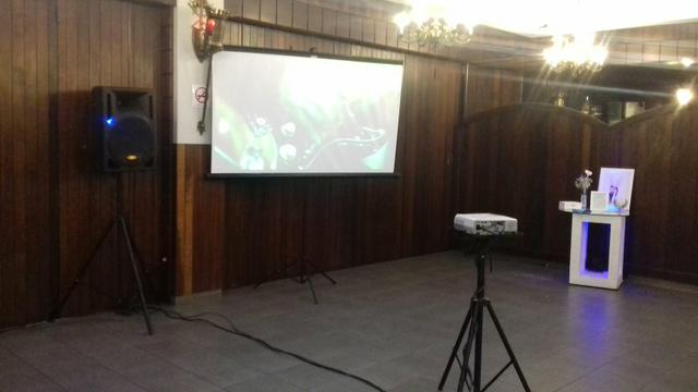 Projeção tela iluminação fumaça microfone aluguel * - Foto 2