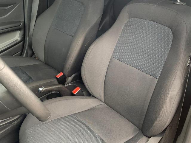 Onix 1.0 Joy 2017 - Apenas 45.000 km - Impecável - Leia texto - Foto 10