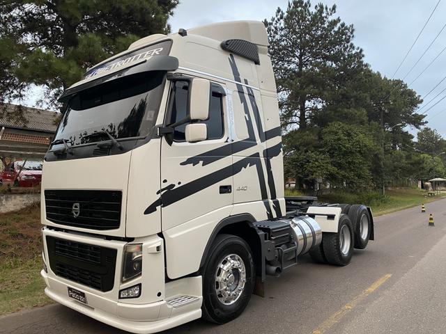Vendo Volvo Fh 440 ano 2010 Trucado 6x2 Teto Alto manual