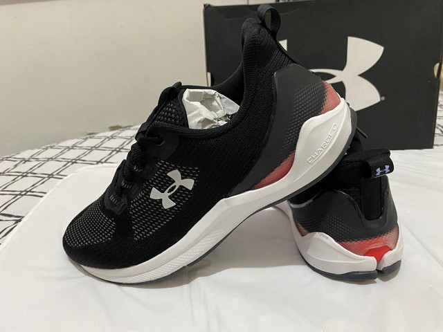 tenis under armour forma pequena