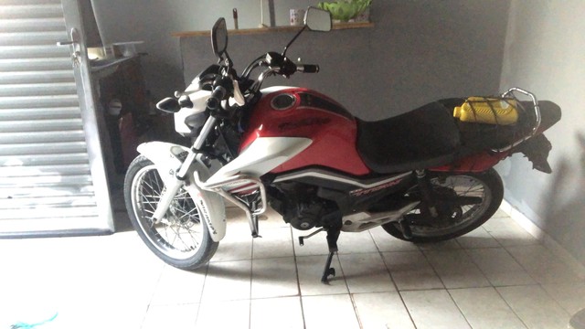TITAN 160