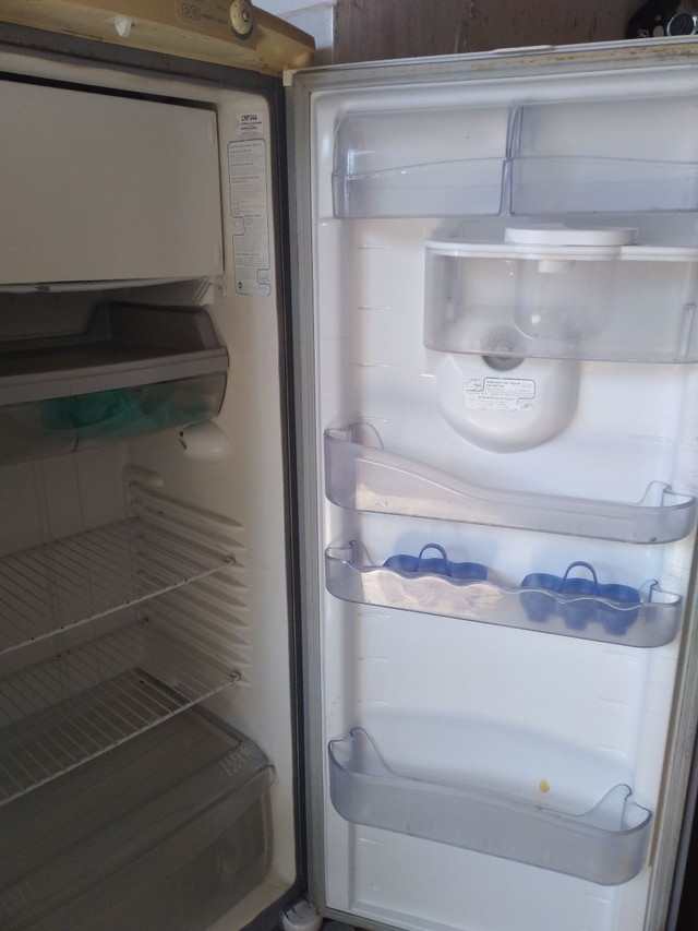 Vende-se geladeira fogão armário  - Foto 2
