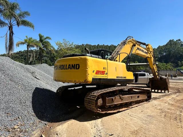Escavadeira New Holland