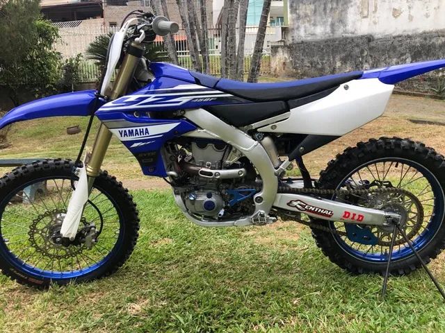 Nova Yamaha YZ450F 2010 com motor invertido!