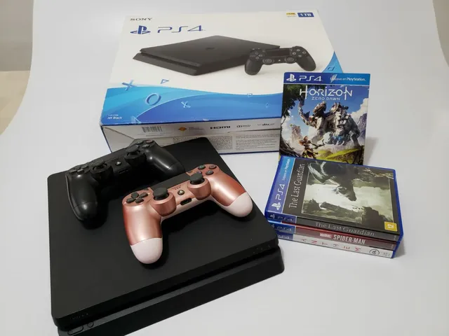 PLAYSTATION: PS4 com dois controles, dois jogos é funci