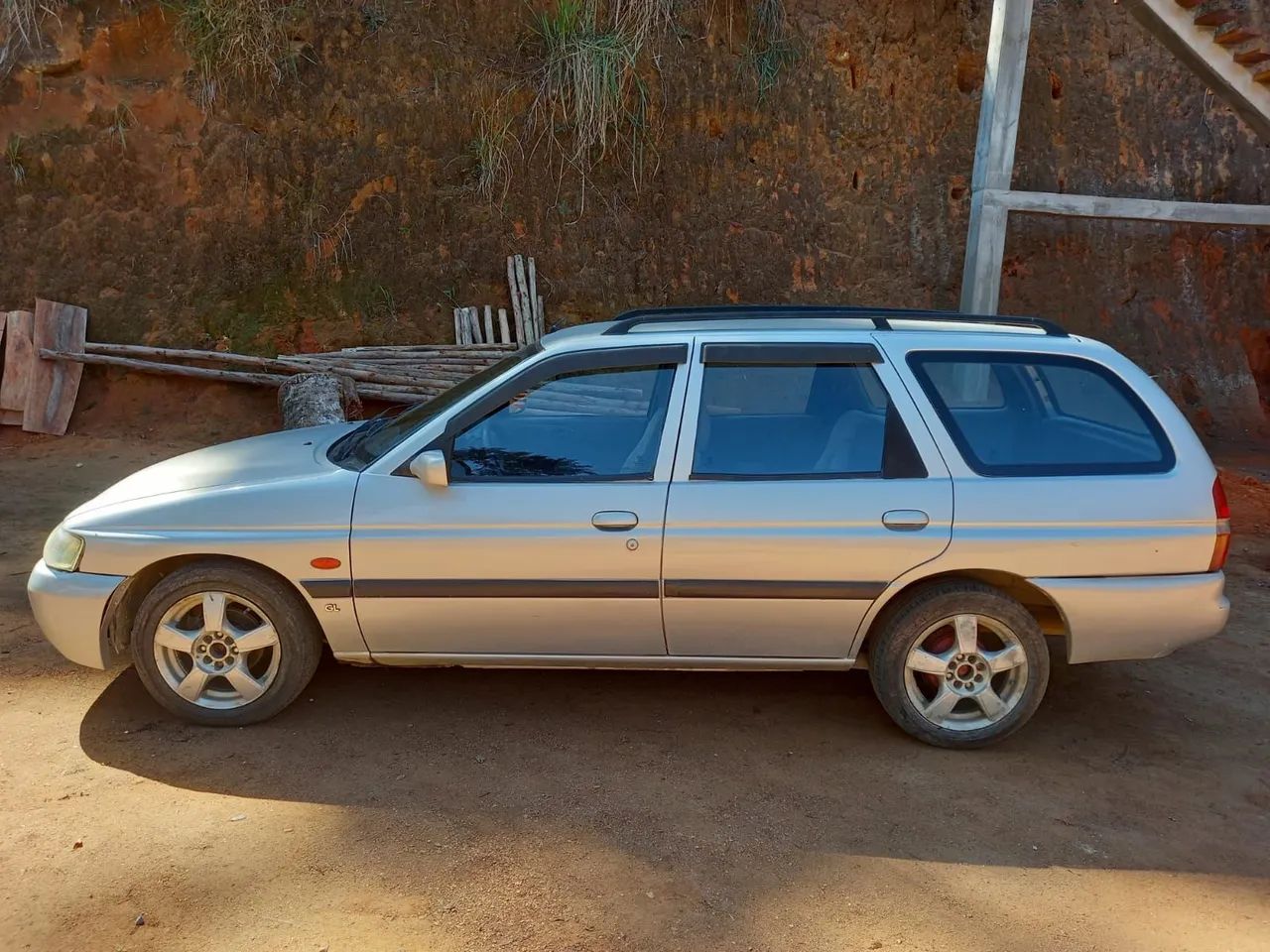 FORD ESCORT a gasolina 1998 Usados e Novos na Serra, Angra dos Reis e  região, RJ