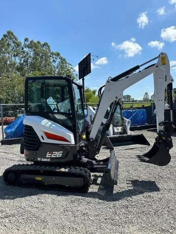Vende-se mini escavadeira BobCat E26
