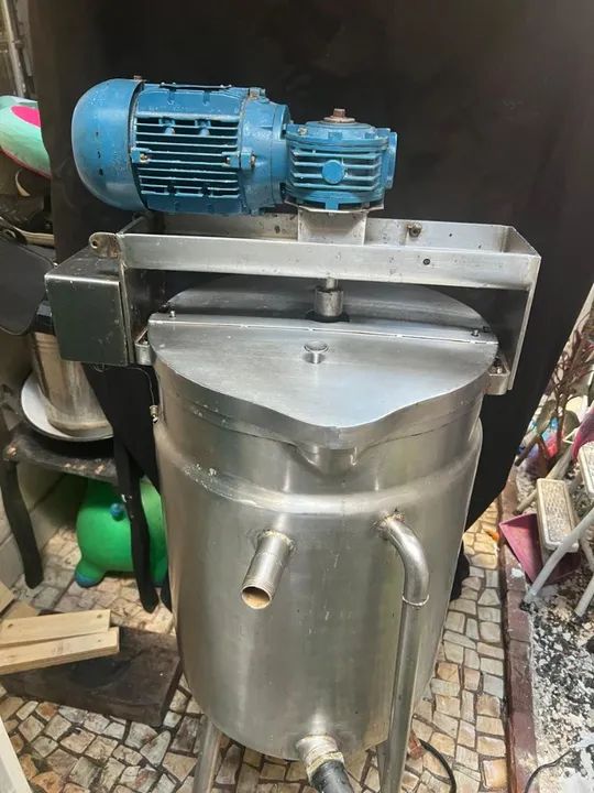 Batedeira de Aço Inox com Motor - Ideal para produção de Cosméticos 