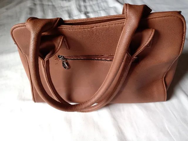 Bolsa feminina de mão cor castor, com alsa complementar em bom estado - Foto 2