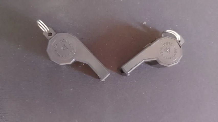 Apito Profissional Preto marca: Brilhante