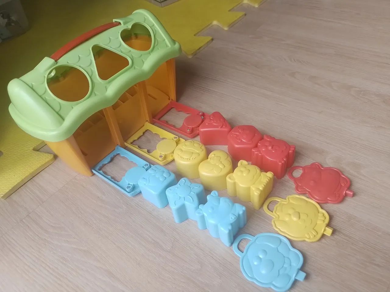 Casinha curral com portas, chaves e mais 9 peças de encaixar. - Foto 2