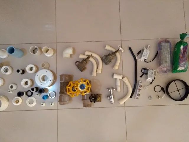 Material de construção, diversos, Joelhos, curvas, etc. Alguns produtos novos e outros usa - Foto 5