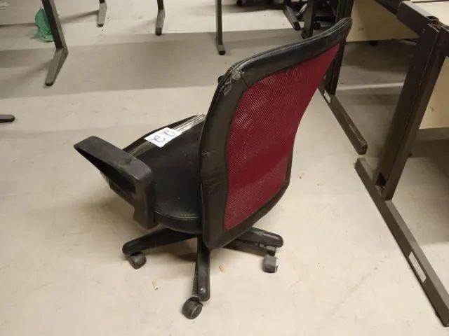 Cadeira de escritório giratória c/ braços e rodas em Plástico / Tecido Vermelho - Foto 3