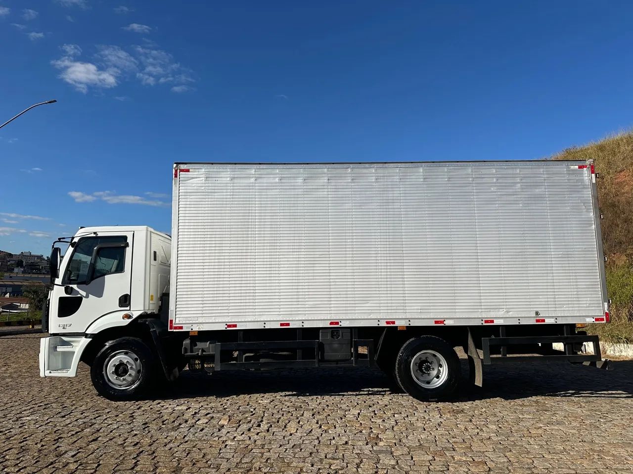 Ford cargo 1317 Baú - Foto 7