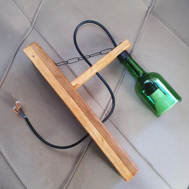 Linda luminária de parede com garrafa de vinho - Foto 3