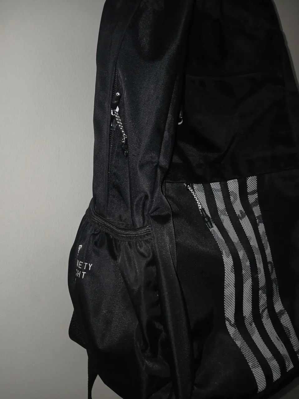 Mochila com Detalhes em Branco - Foto 3