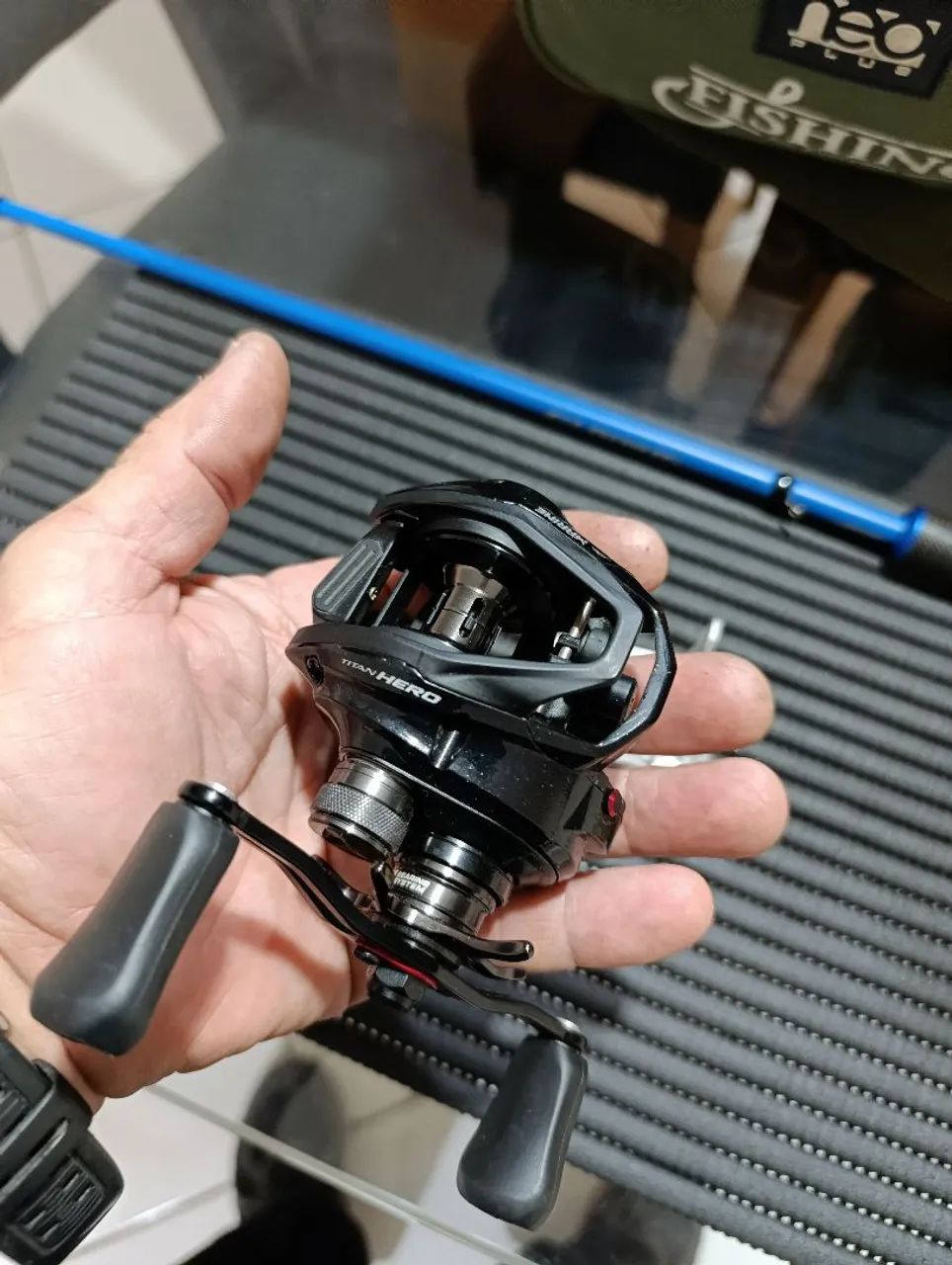 EXCELENTE CARRETILHA DE PESCA MARINE TITAN HERO LADO DIREITO  - Foto 6