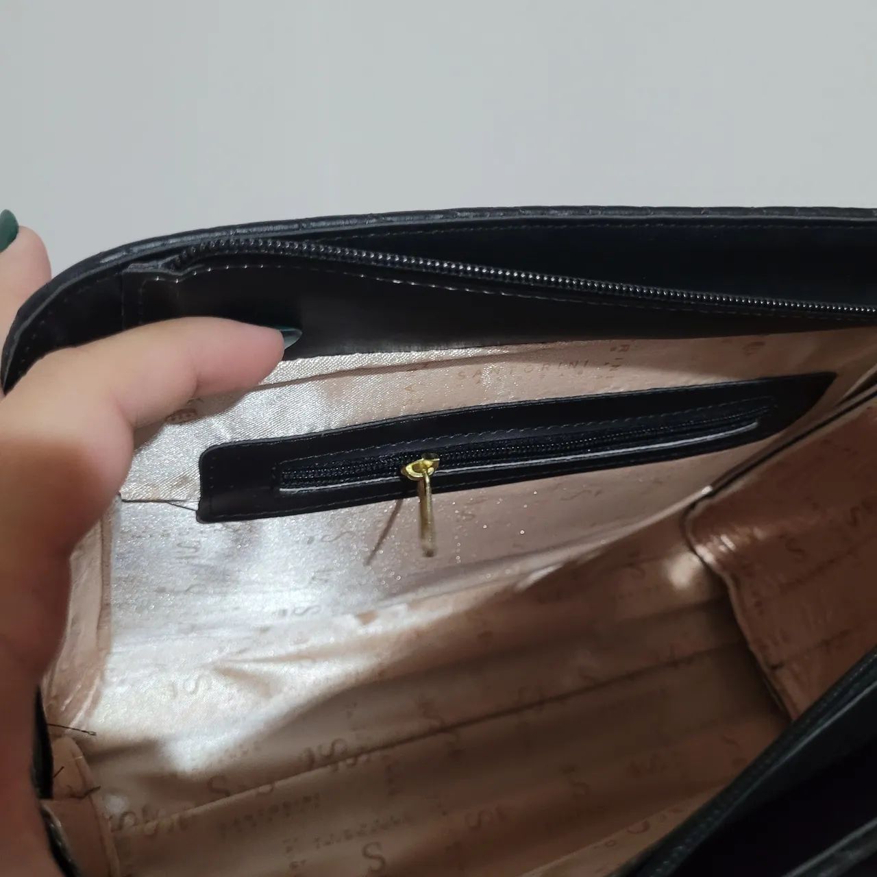 Bolsa grande de mão com alça transversal - Foto 6