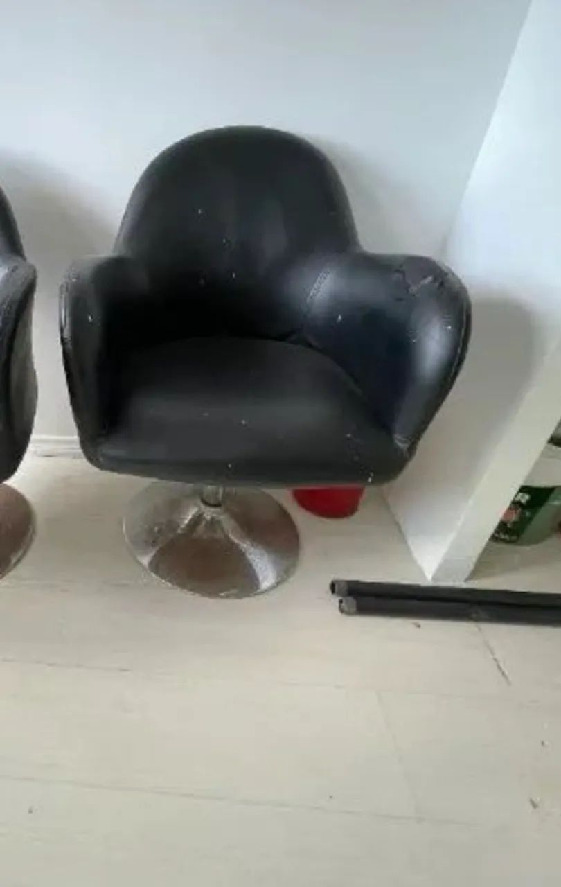 Poltrona Rotatória em Courino