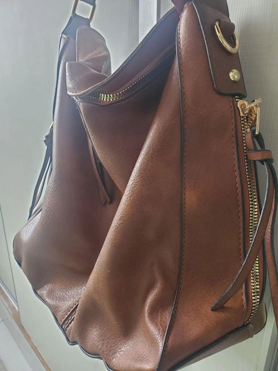 Bolsa de ombro grande estilo Hobo couro sintetico marrom  - Foto 2