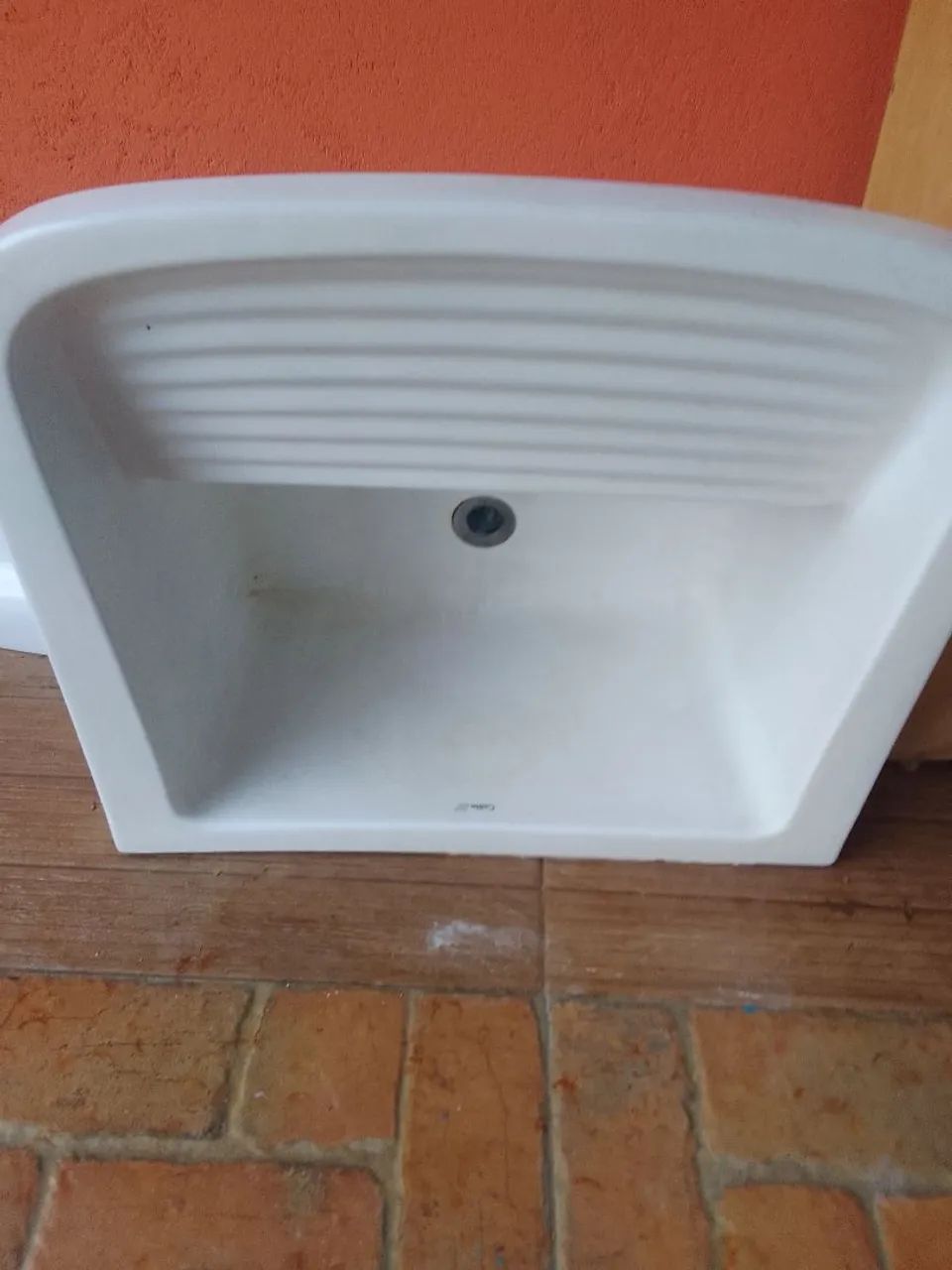 Ceramic laundry sink