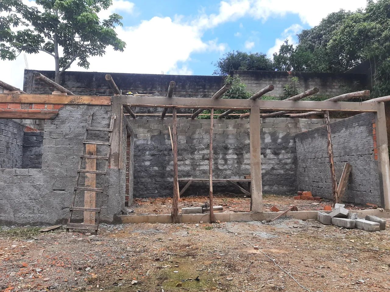 Pedreiro disponível 