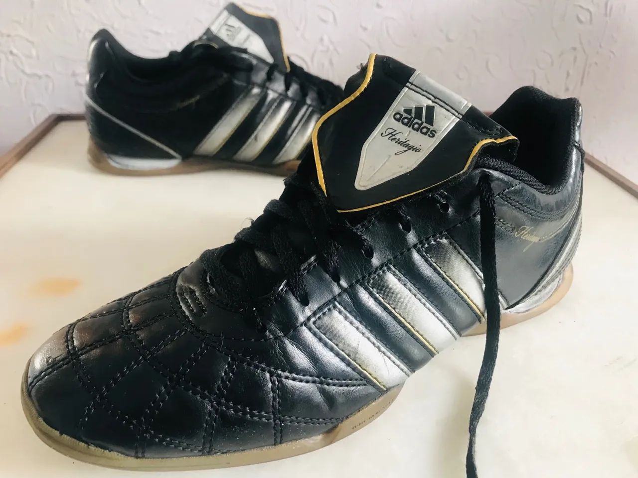 Chuteira Adidas Futsal em couro      ?41 - Foto 2