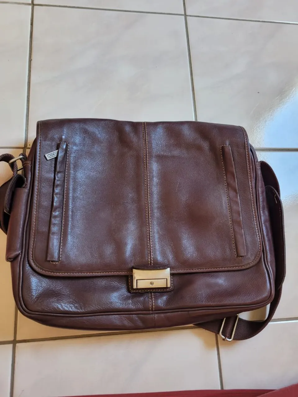 Bolsa de Ombro Marrom Wilson em Couro Legítimo
