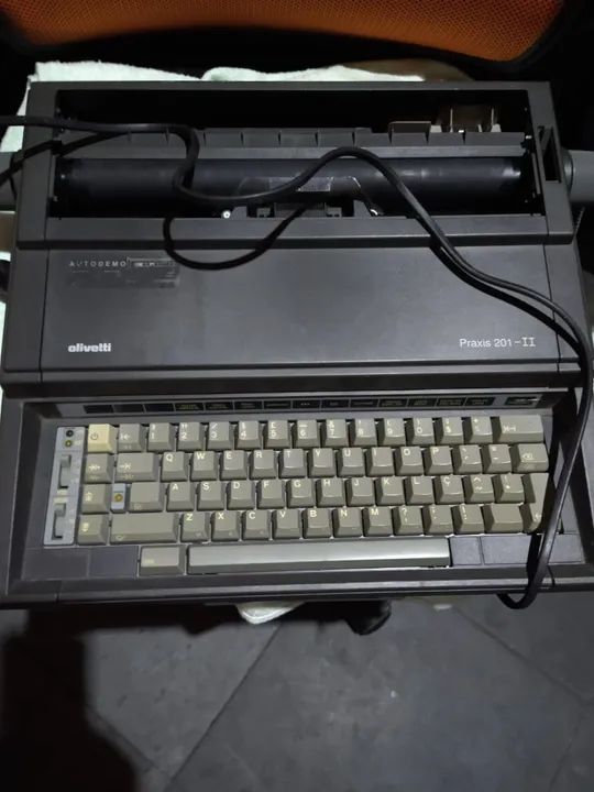 Máquina de escrever Olivetti Praxis 201-IIler descrição  - Foto 4