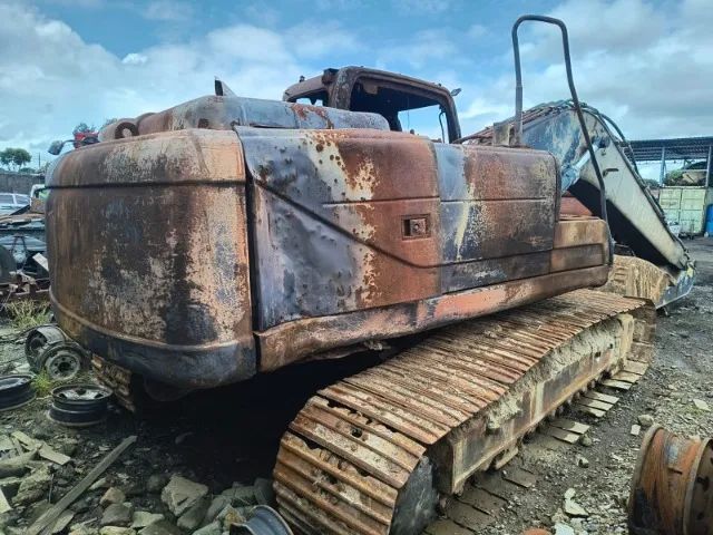 Máquina Escavadeira  Hyundai Robex R220 LC ano 2021 - Foto 2