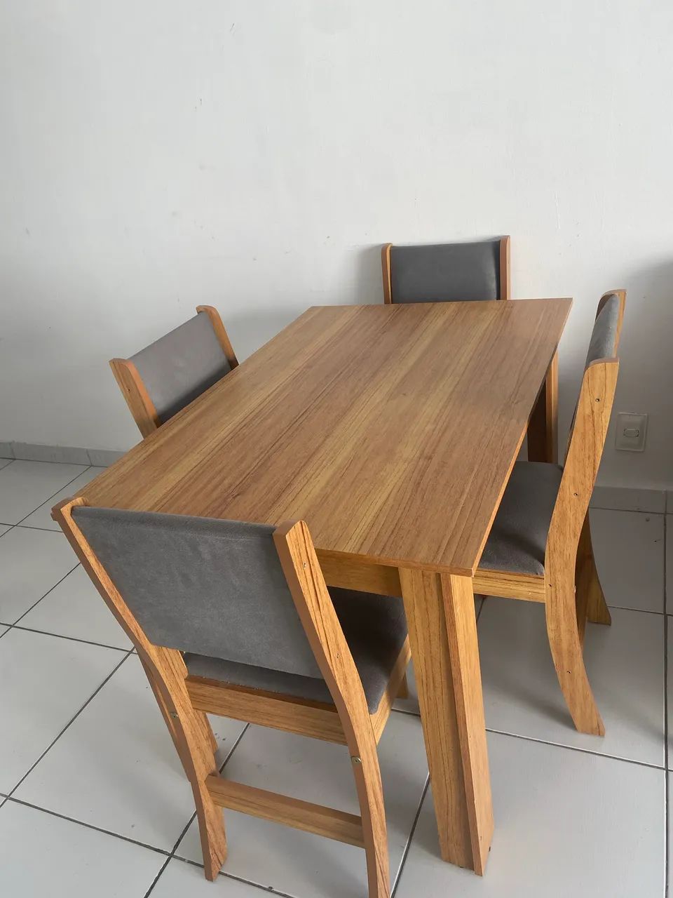 Table with 4 Madesa chairs64386064841602120