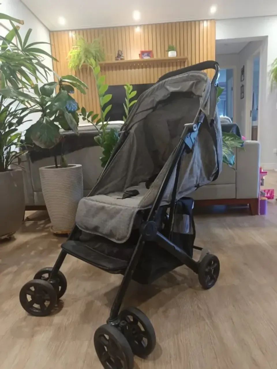 Carrinho de Bebê Cinza - Ótimo estado!