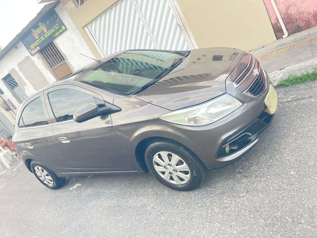 Onix LT1.0 carro sem nada pra fazer é só pegar e rodar 