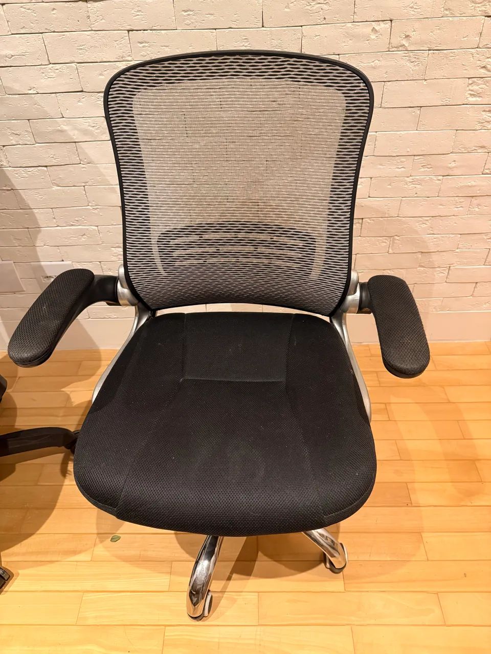 Cadeira Escritório Preta Ajustável e Confortável - Foto 2