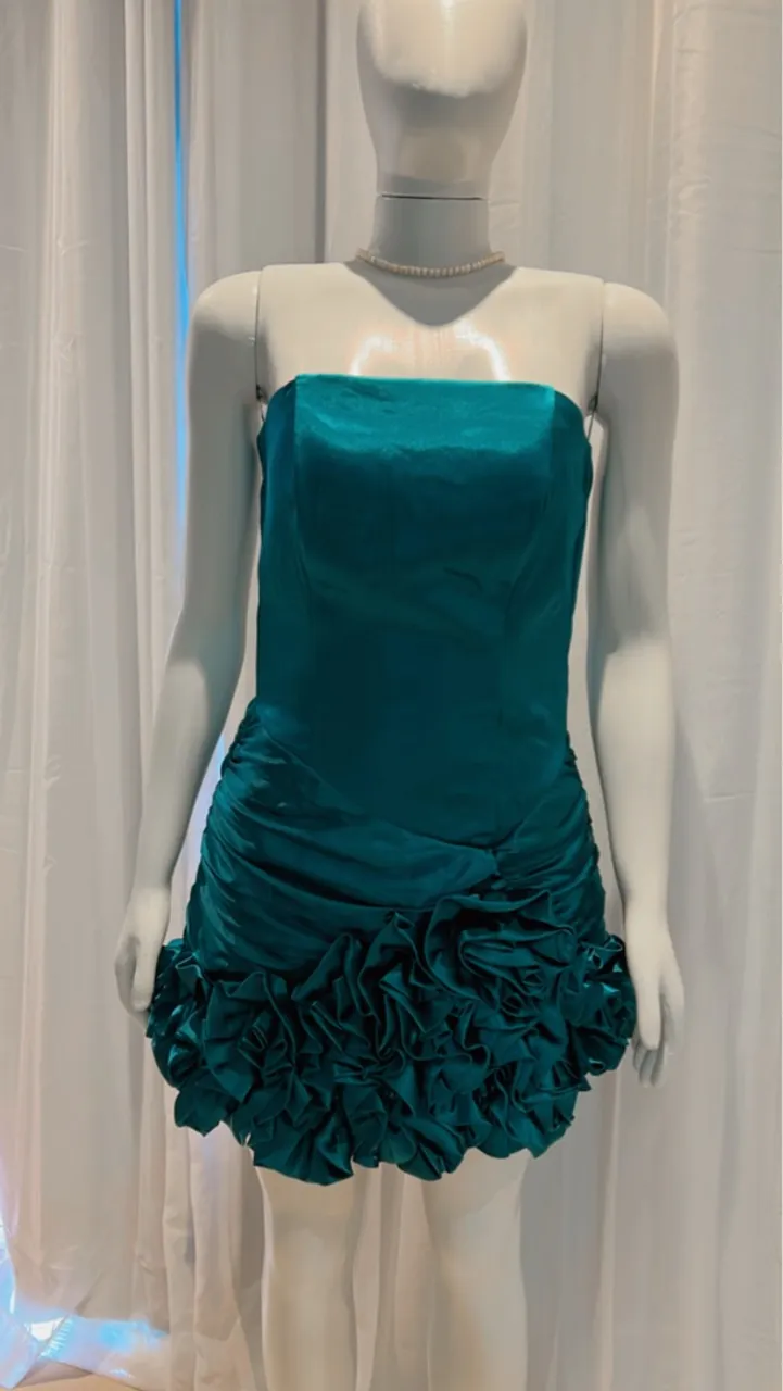Vestido Tubinho Verde Esmeralda com Babados