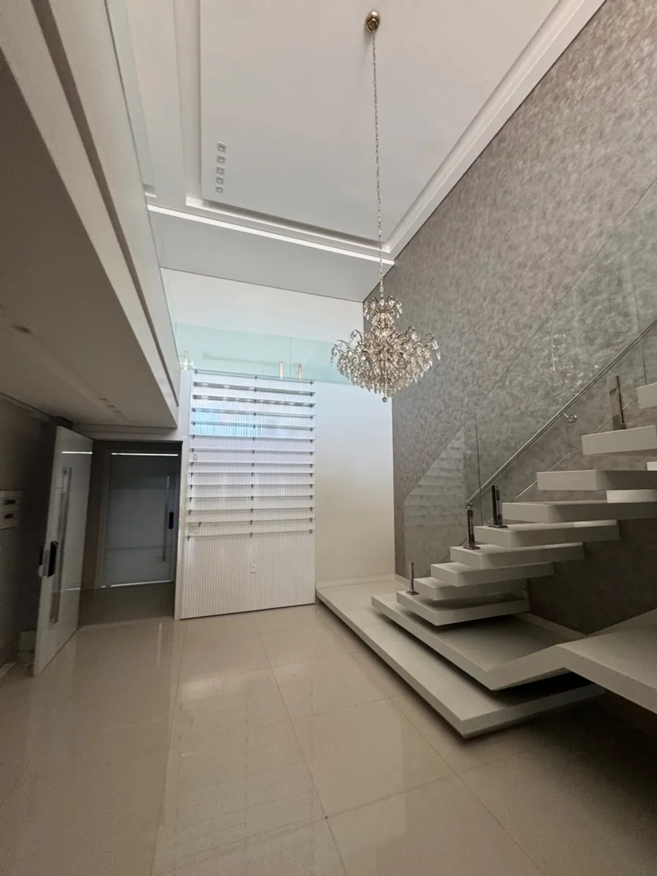 Alugo cobertura triplex de alto padrão em Vicente Pires