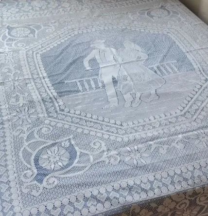 Colcha de Cama Antiga Rendada com Franjas Relíquia