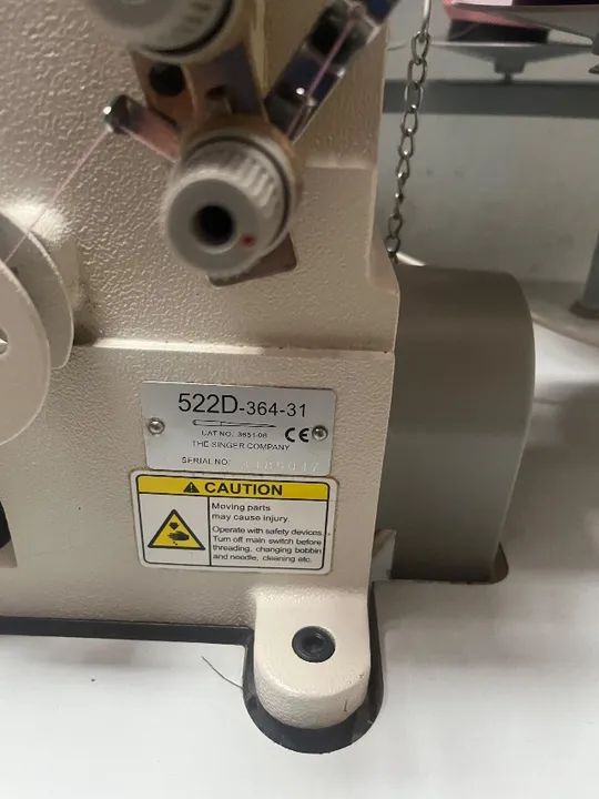 Máquina de costura galoneira de base plana alta velocidade Singer - Foto 6