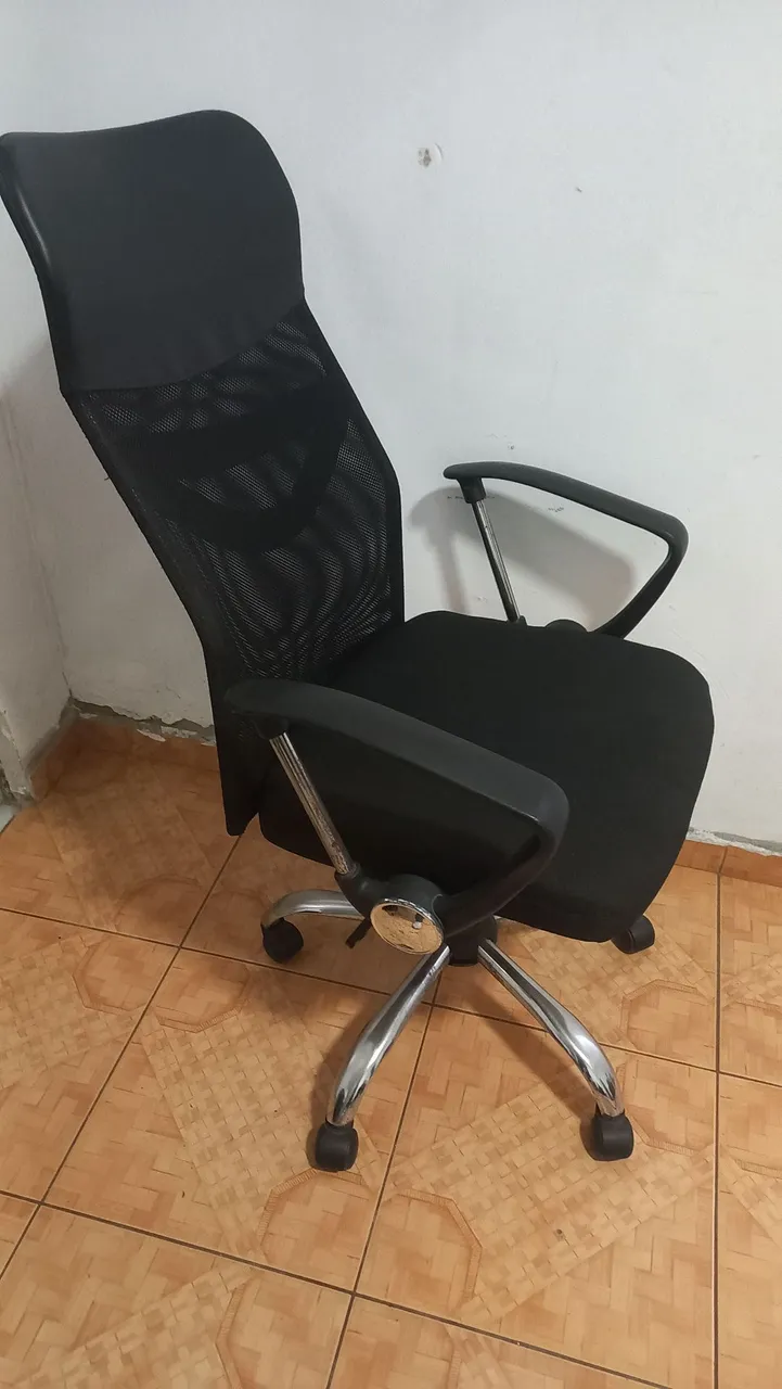 Cadeira de Escritório Ergonômica Preta