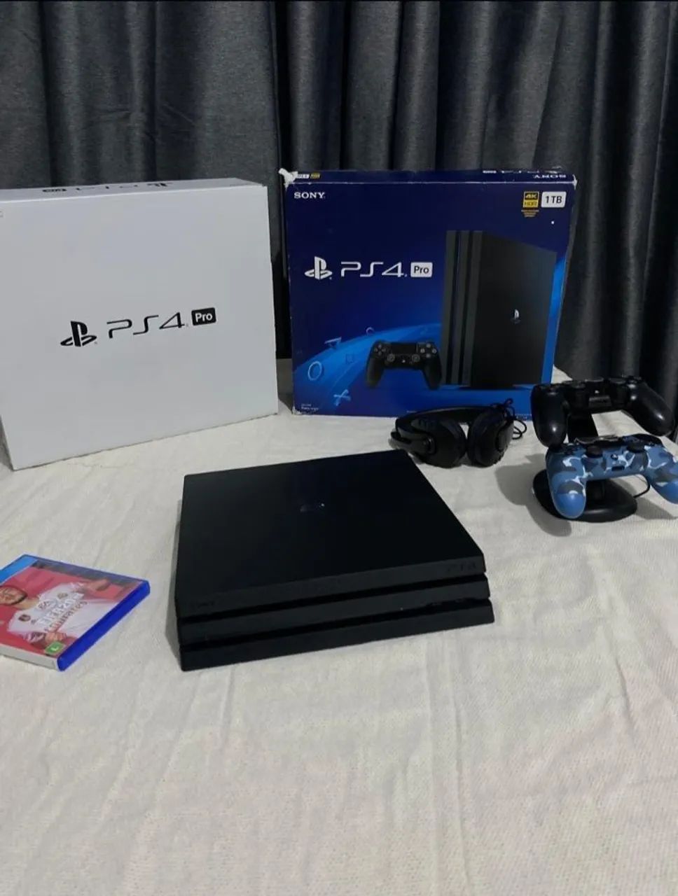 Playstation 4 Pro + ACESSÓRIOS 