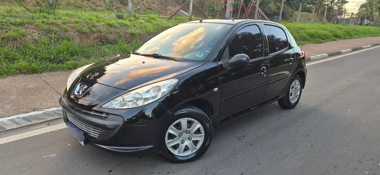 Peugeot 207 1.4 Flex 4 portas Completo Raridade