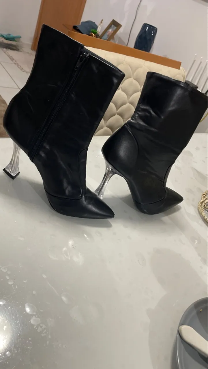 Botas de salto alto com salto transparente